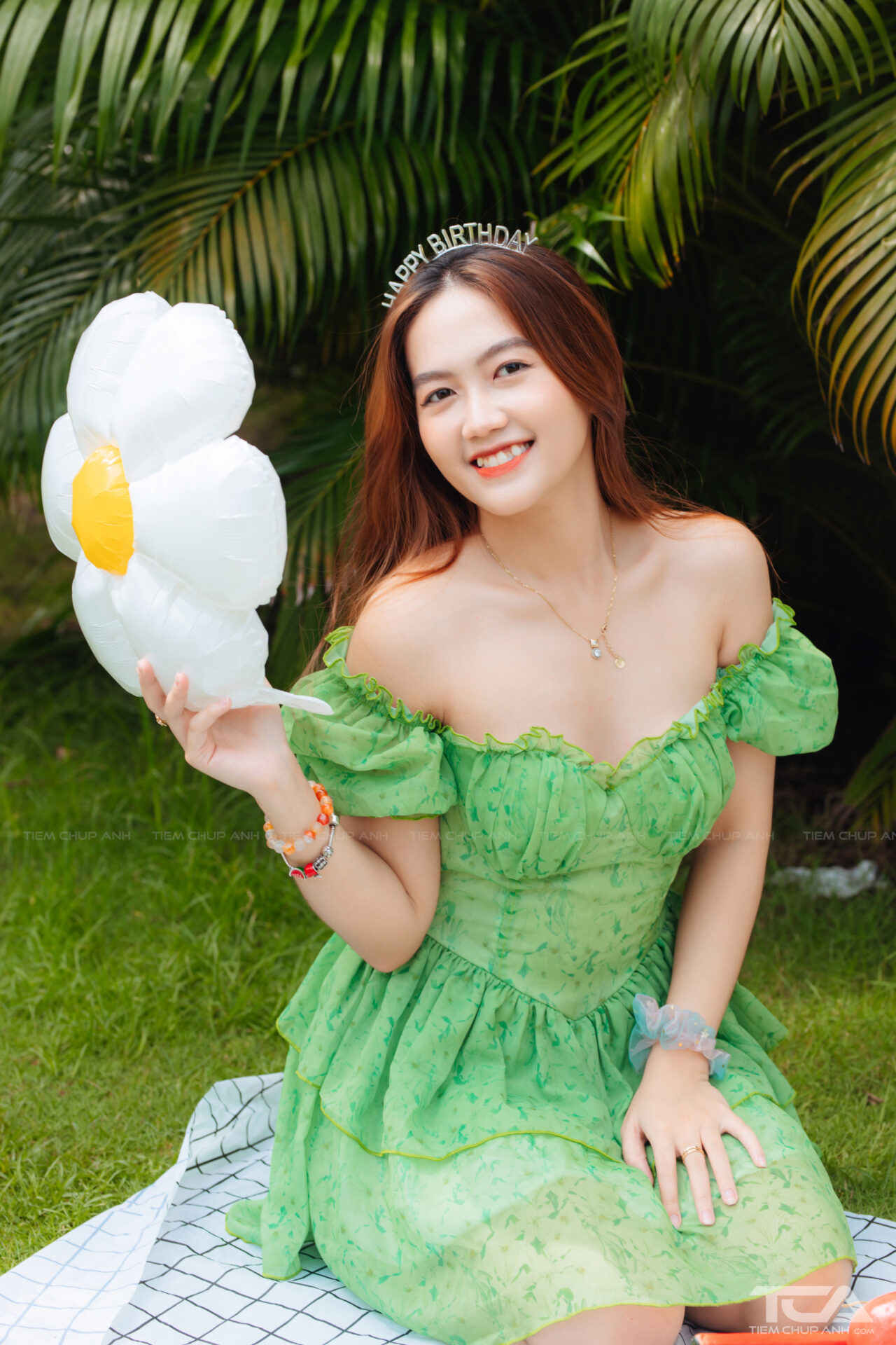 tạo dáng chụp ảnh sinh nhật ngoài trời tạo dáng chụp ảnh sinh nhật ngoài trời