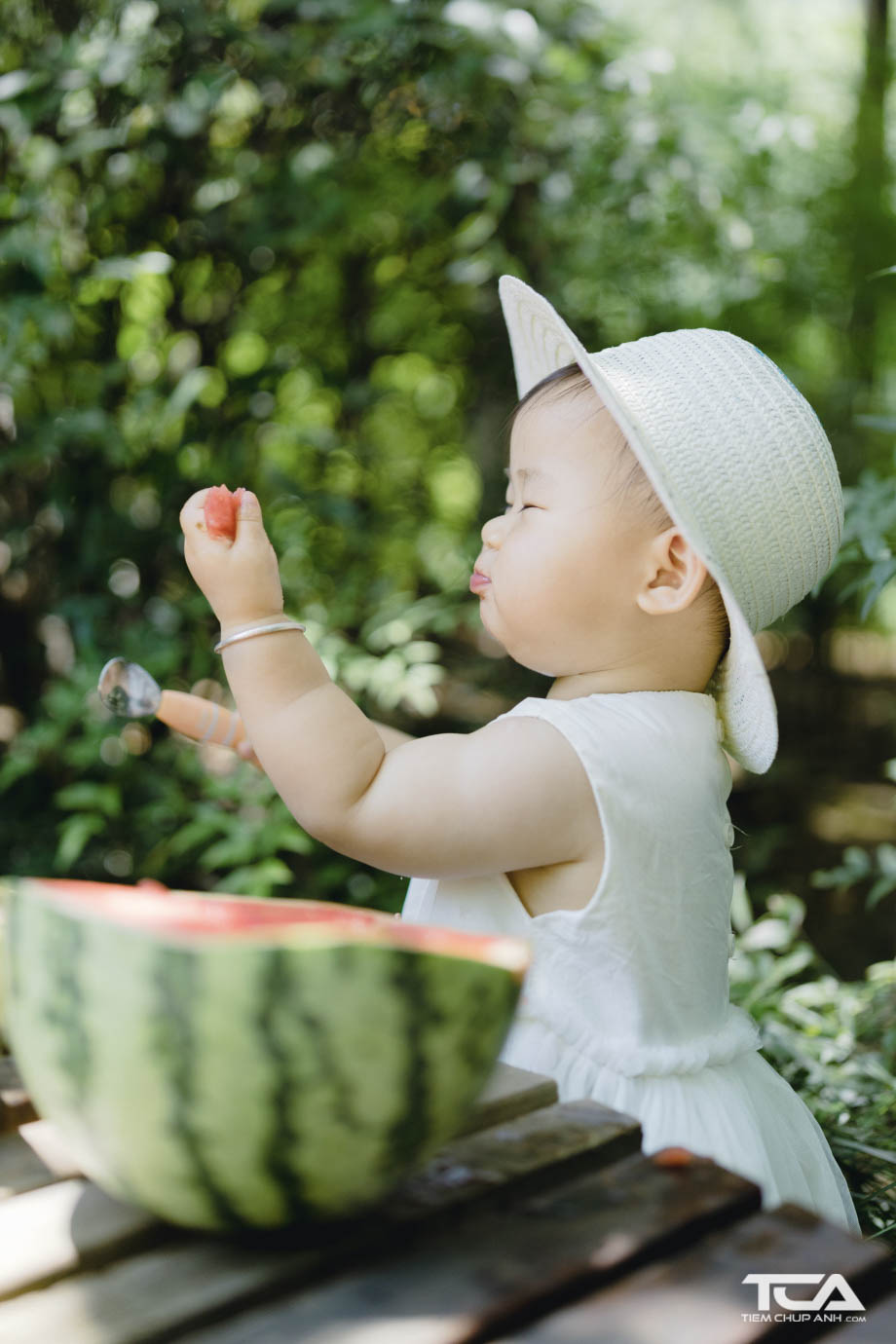 chụp hình cho bé gái 1 tuổi chụp hình cho bé gái 1 tuổi<br />